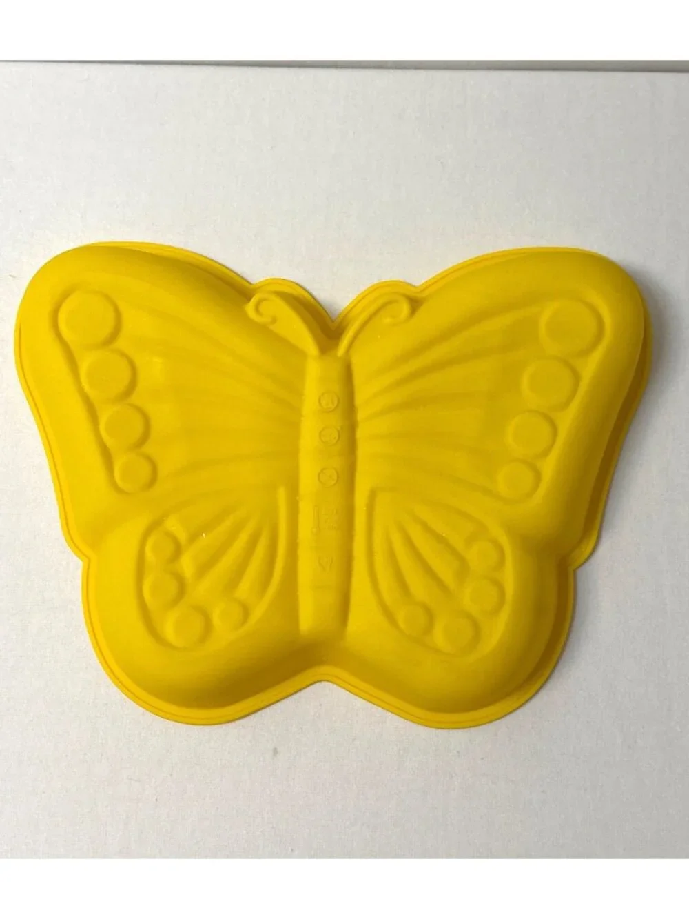 Hamilton Beach Yellow Silicone Butterfly Cake Pan, Model 87752, Y2K